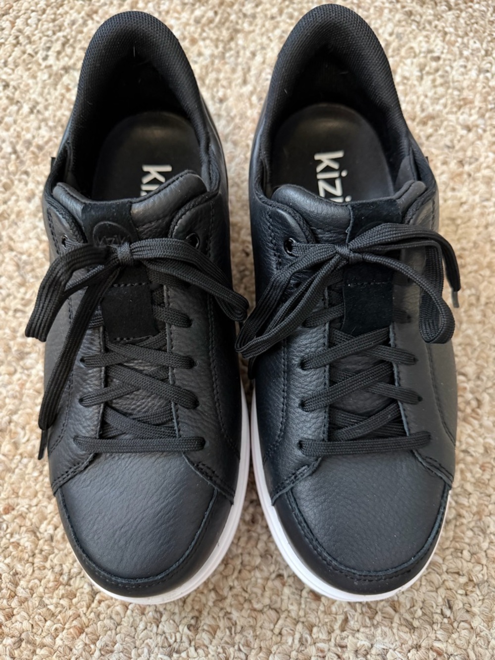 Kizik Sydney 8.5 Wide Sneakers